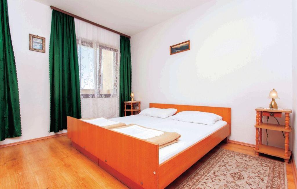 Apartmani Mile Крк Екстер'єр фото